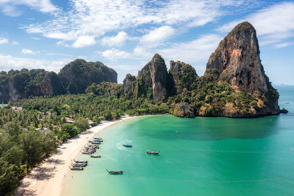 Flygfoto över Railay-stranden i Krabi-provinsen, Thailand
